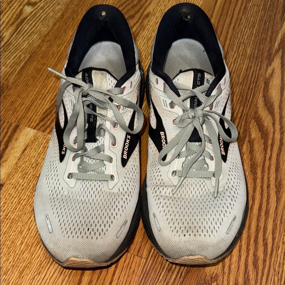 Brooks Women’s Adrenaline GTS 22 Athletic Running Shoes 11 Wide
